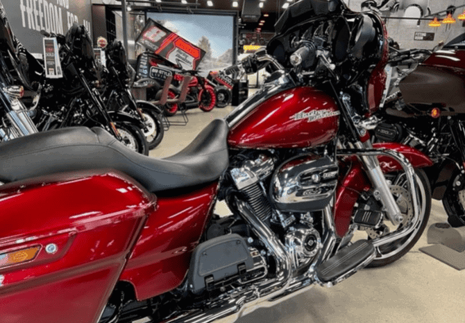 
								2017 Harley-Davidson Street Glide Special 107 (FLHXS) full									