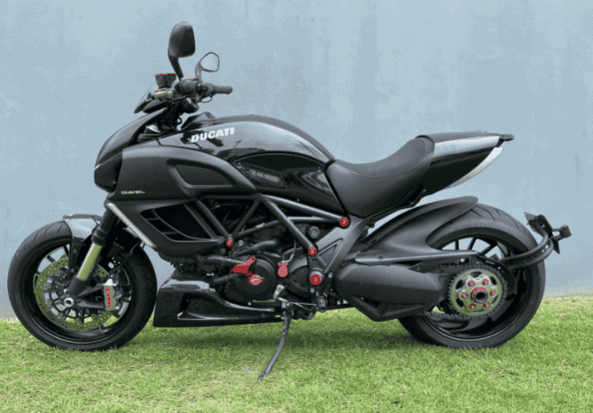 
								2012 Ducati Diavel full									