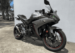 
										2016 Yamaha YZF-R3 full									