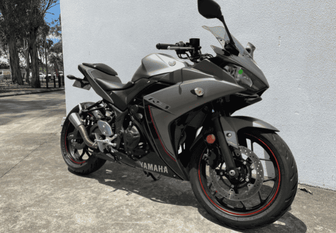 
								2016 Yamaha YZF-R3 full									