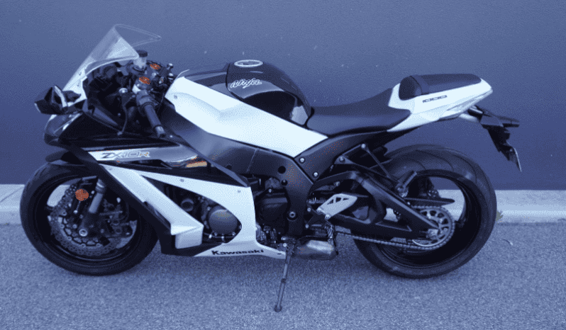 
								2013 Kawasaki Ninja ZX-10R full									