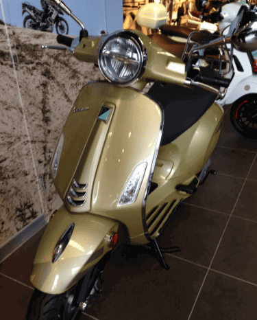 
								2021 Vespa Primavera 150 S full									