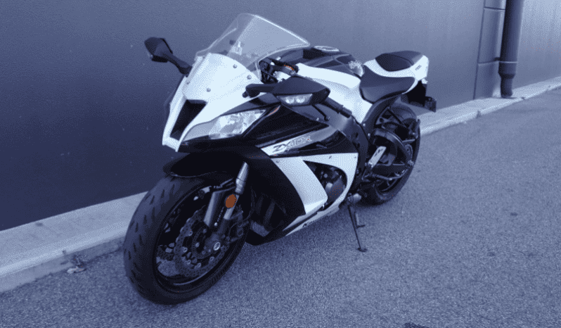 
								2013 Kawasaki Ninja ZX-10R full									