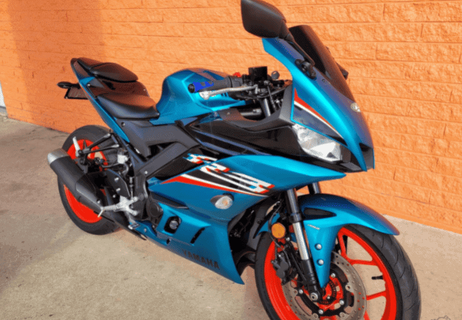 
								2021 Yamaha YZF-R3 full									