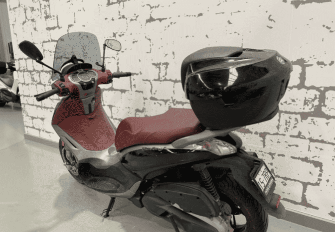 
								2015 Piaggio Beverly 350 (BV 350) full									