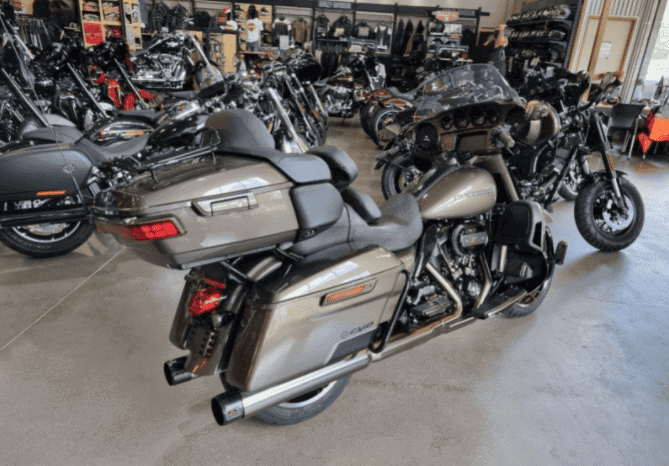 
								2021 Harley-Davidson CVO Limited 117 (FLHTKSE) full									