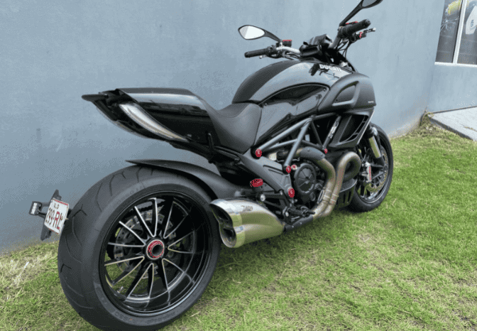 
								2012 Ducati Diavel full									