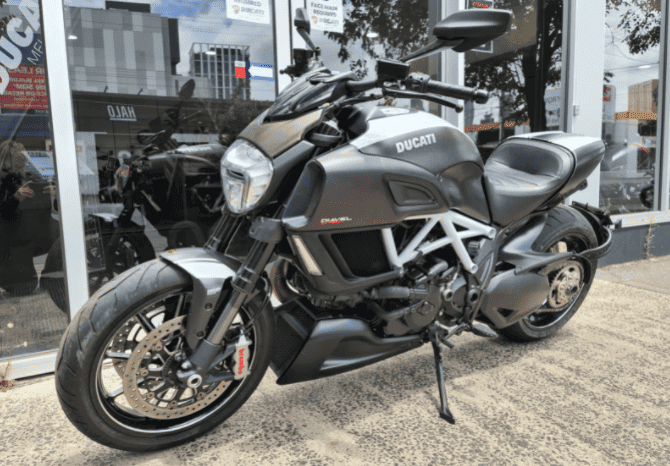 
								2014 Ducati Diavel Carbon full									