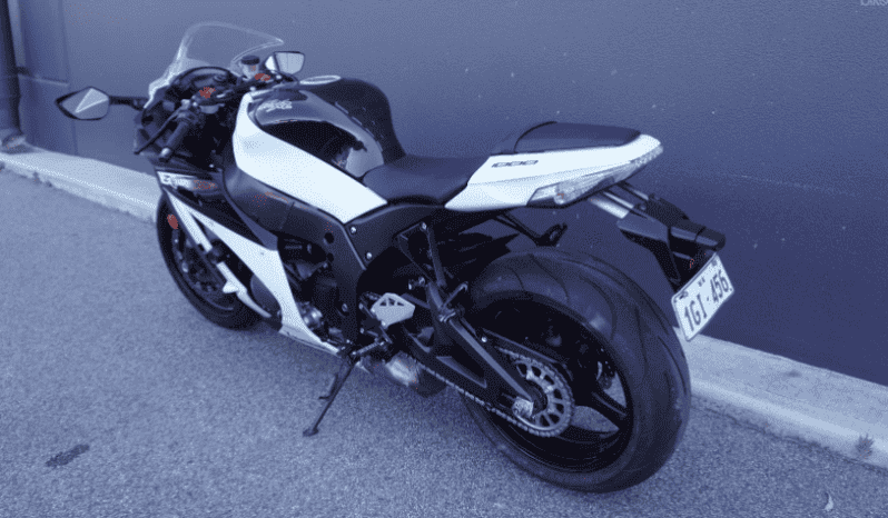 
								2013 Kawasaki Ninja ZX-10R full									