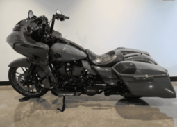 
										2017 Harley-Davidson CVO Road Glide 117 (FLTRXSE) full									