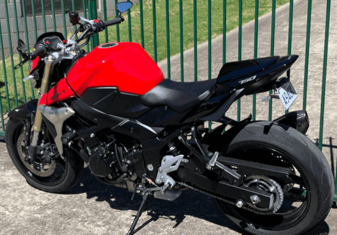 
								2011 Suzuki GSR750 full									