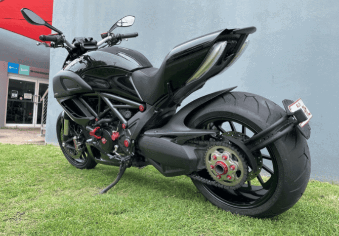 
								2012 Ducati Diavel full									