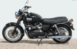 
										2008 Triumph Bonneville SE full									