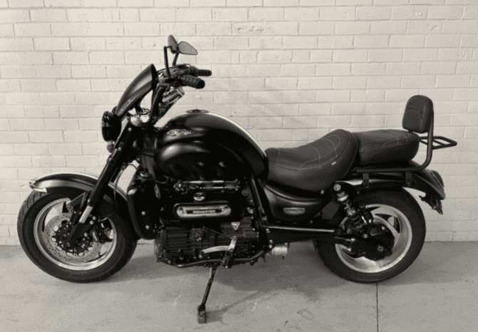 
								2015 Triumph Rocket III Roadster full									