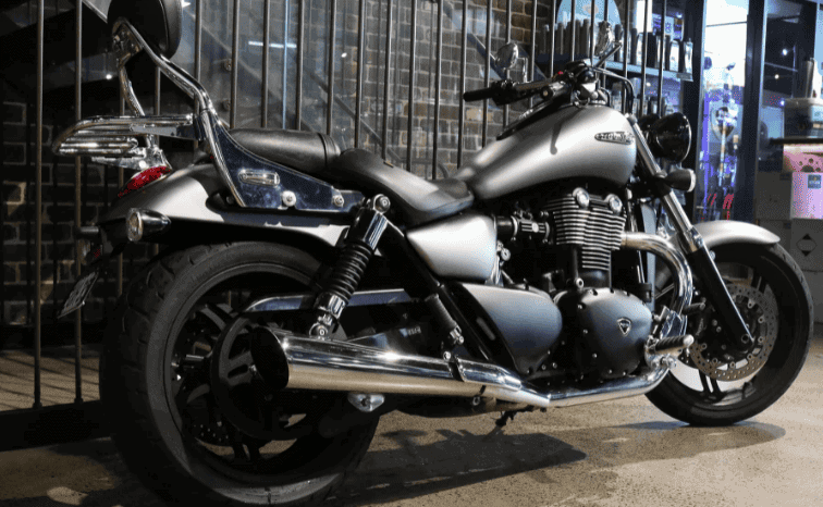 
								2013 Triumph Thunderbird Storm ABS full									