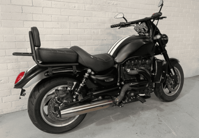 
								2015 Triumph Rocket III Roadster full									