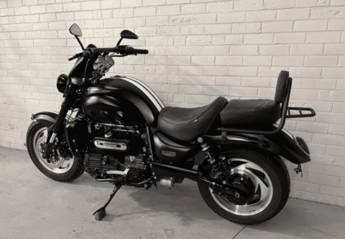 
								2015 Triumph Rocket III Roadster full									